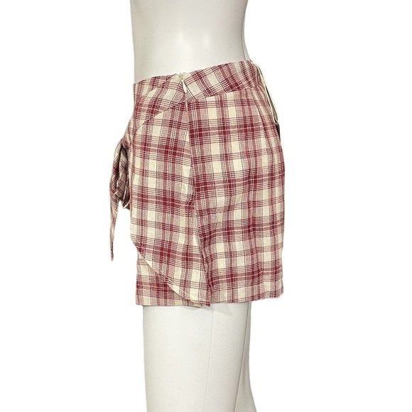 Blushing Heart Plaid Shorts
New - Picture 3 of 6